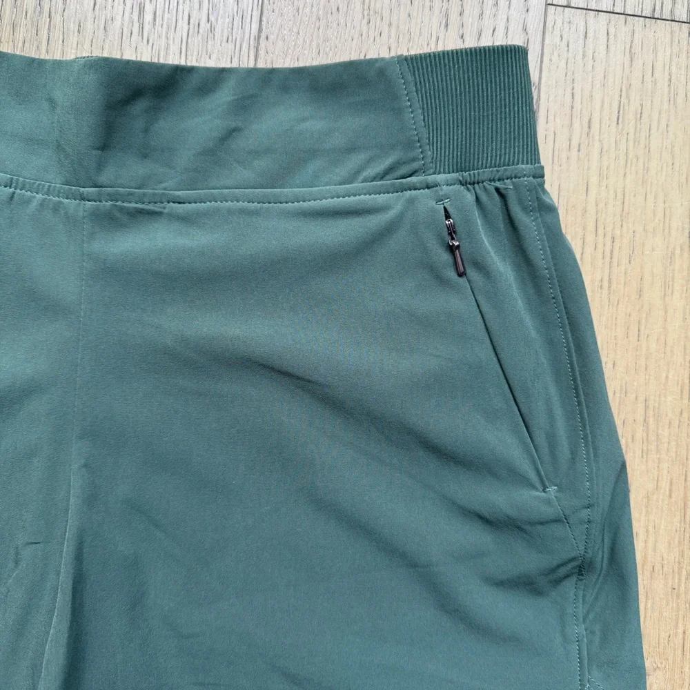 CALLA Anywhere Green Shorts NWT - Size S - Picture 2 of 6